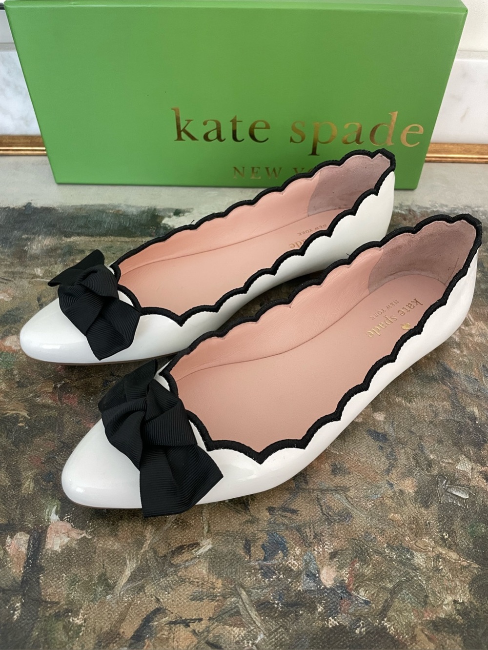Kate Spade NY Nanette Ballet Flats White Black Patent Leather Scalloped Bow - Picture 2 of 13